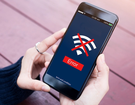 Pantalla de smartphone con un mensaje de error al no conectarse el WiFi